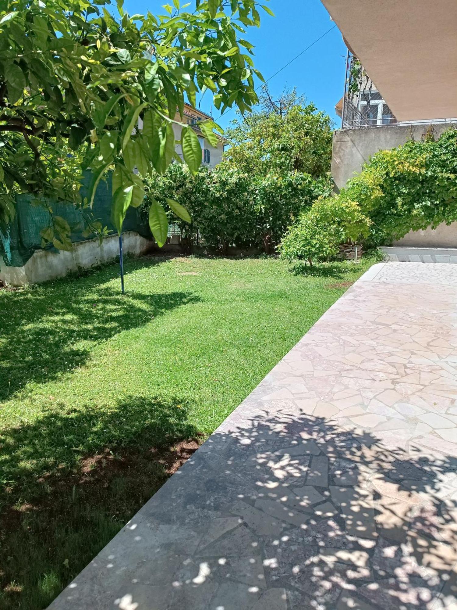 דירות ספליט Valentinas Garden מראה חיצוני תמונה
